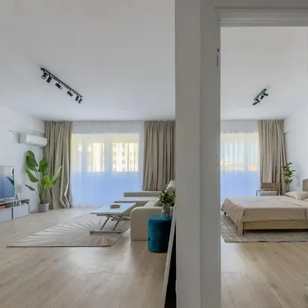 Lux Mamaia *