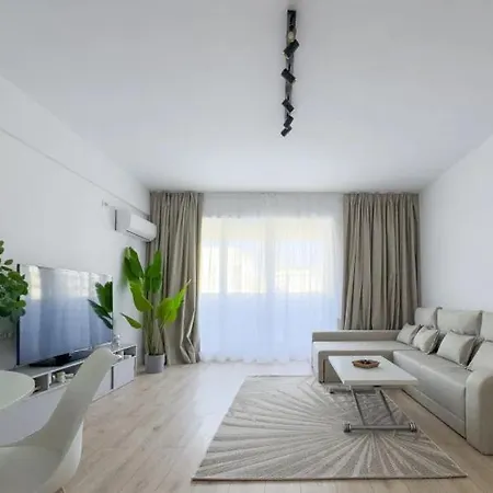 Lux Mamaia * Navodari